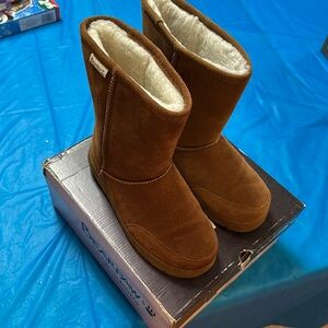 Bearpaw suede boots, wool blend lining, size 8